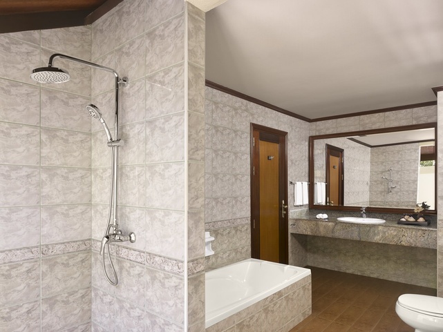 Royal Island Resort & Spa